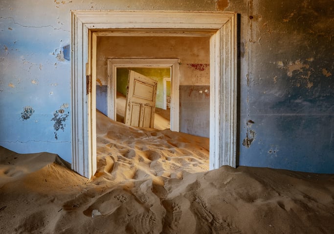 Namibia-Kolmanskoppe-abandoned-doors-iStock