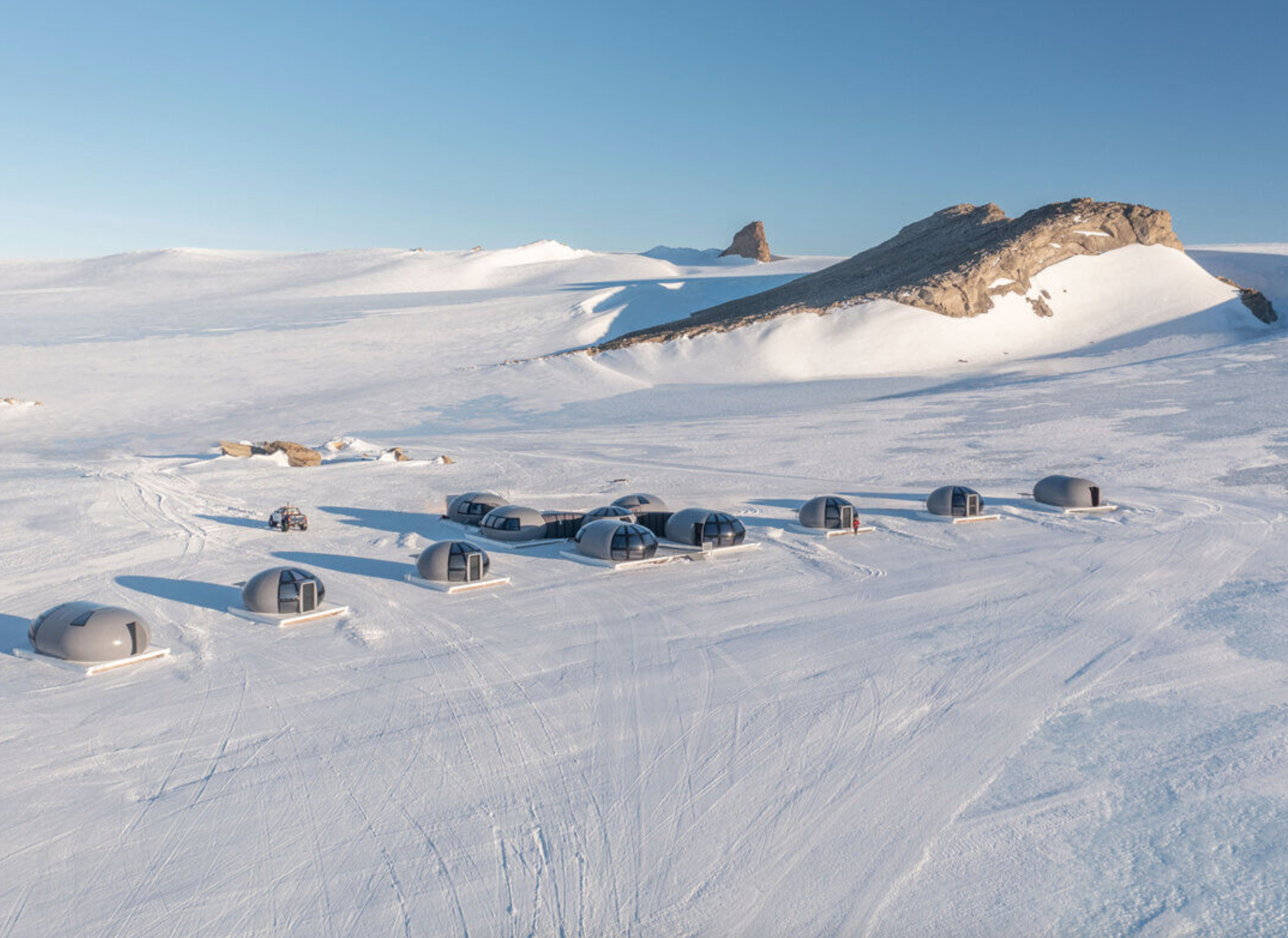 White-Desert-camp-Echo-Antarctica