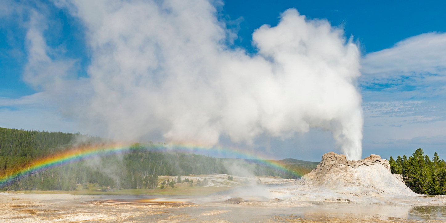 castle-geyser-rainbow_Yellowstone-National-Park_istock