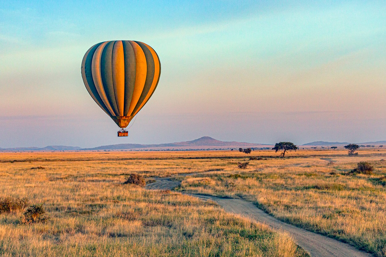 hot-air-balloon-serengeti-istock