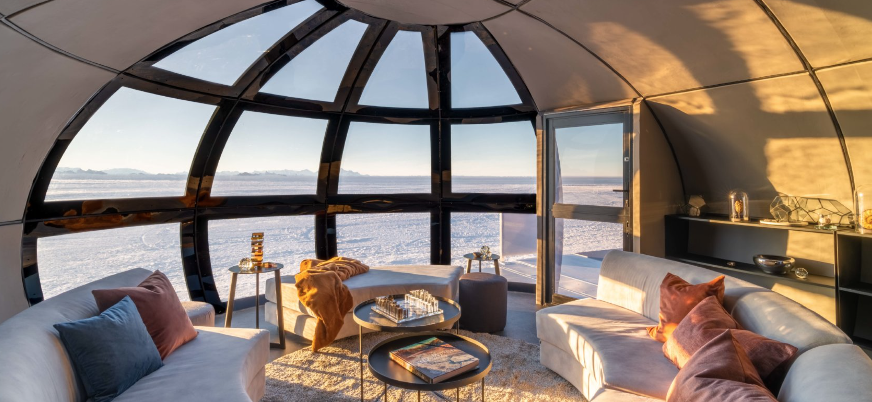 white-desert-echo-glamping-lounge